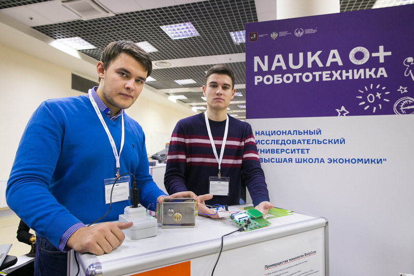 MIEM Students Demonstrate Google Glass Analogue and Portable Cardiograph at All-Russia Science Festival Illustration for news: MIEM Students Demonstrate Google Glass Analogue and Portable Cardiograph at All-Russia Science Festival