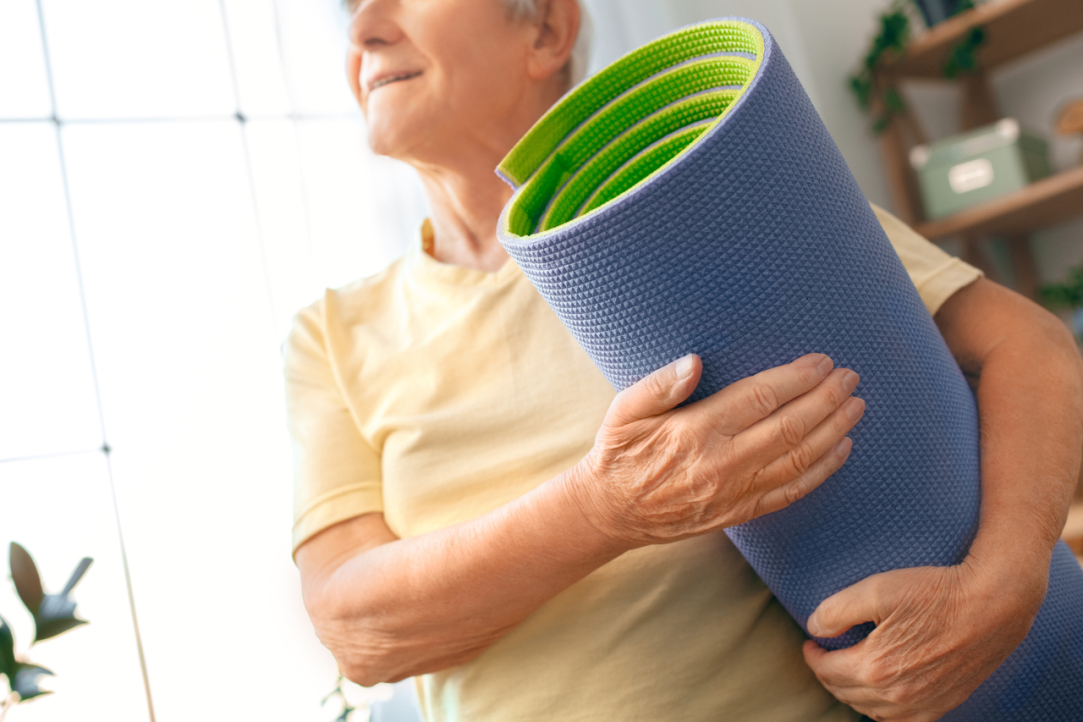English Lessons, Yoga, and Medical Masks: How HSE Volunteers Are Helping Senior Citizens Illustration for news: English Lessons, Yoga, and Medical Masks: How HSE Volunteers Are Helping Senior Citizens